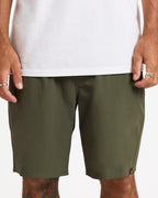 ucyhy03005_volcom_sqd_frt6