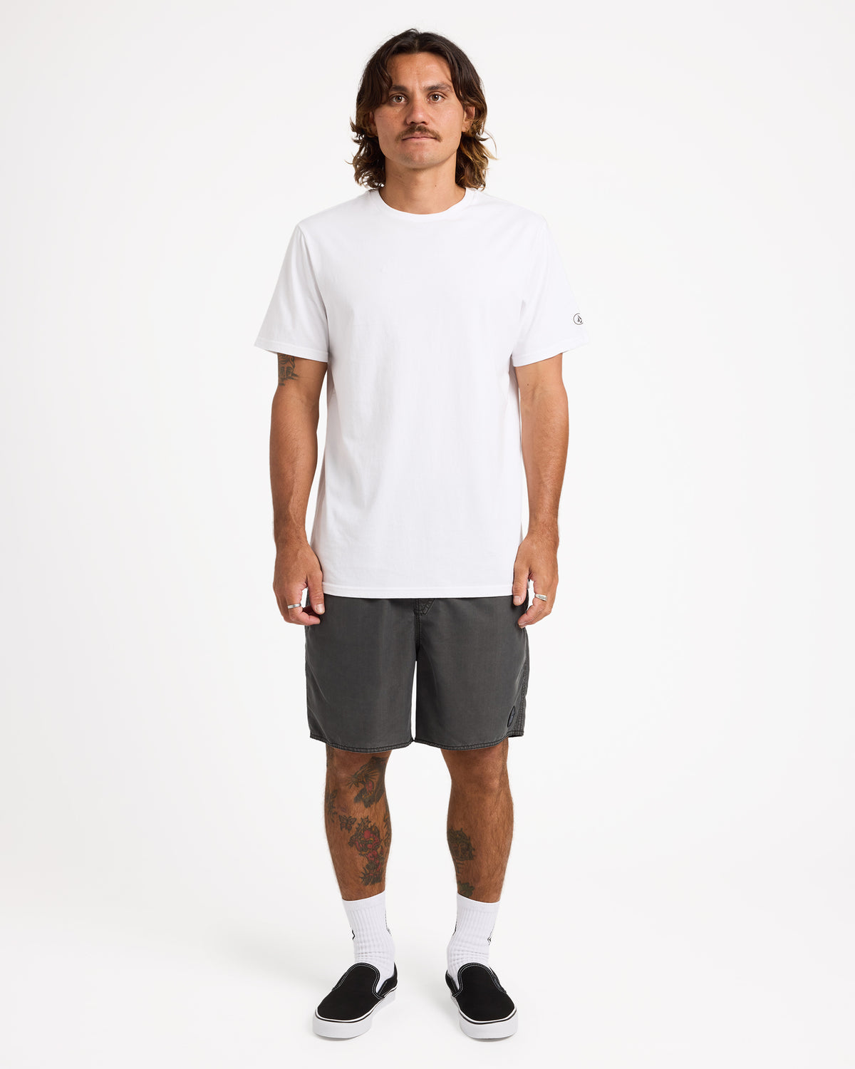ucyjv03000_volcom_blk_frt9