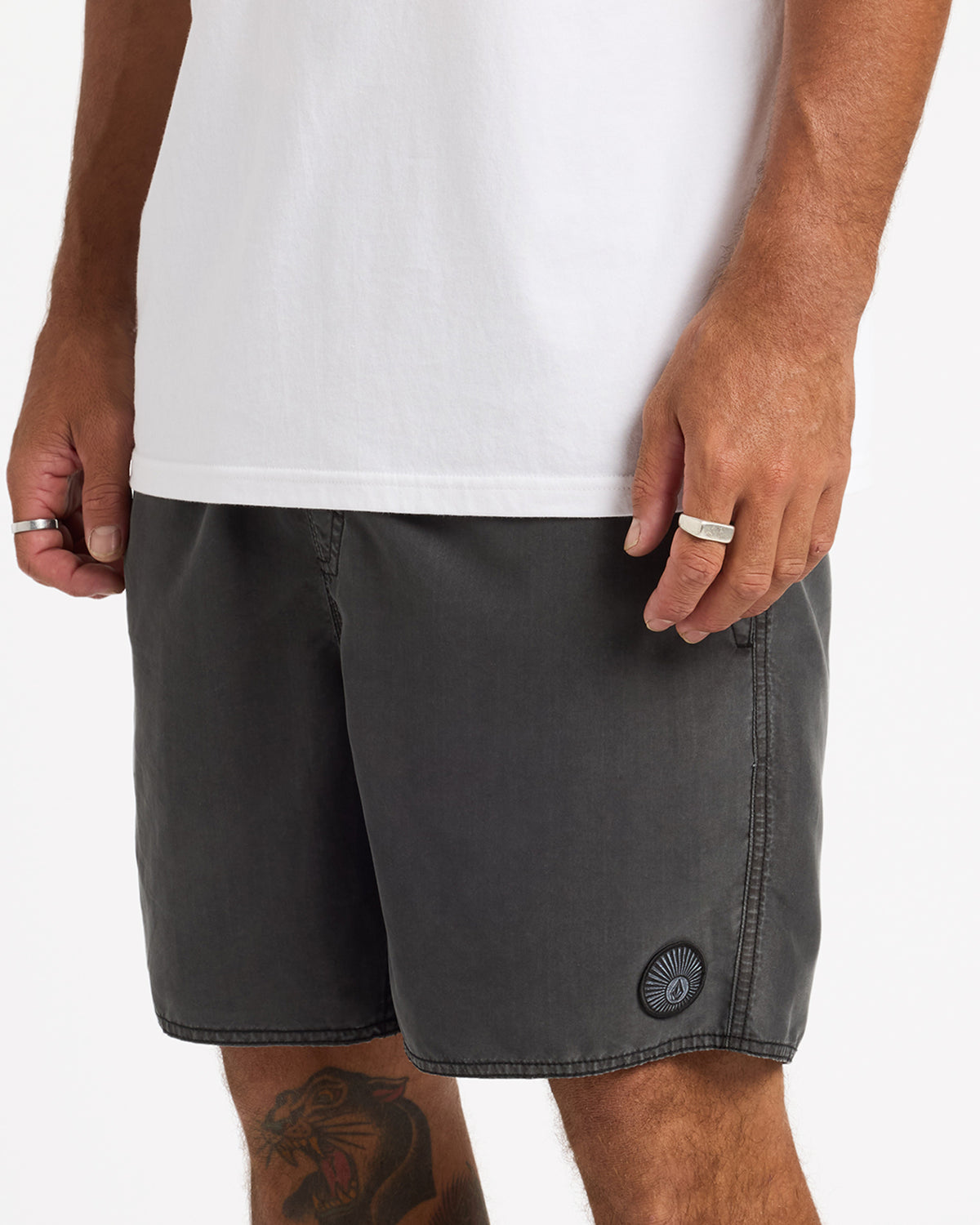 ucyjv03000_volcom_blk_sd6