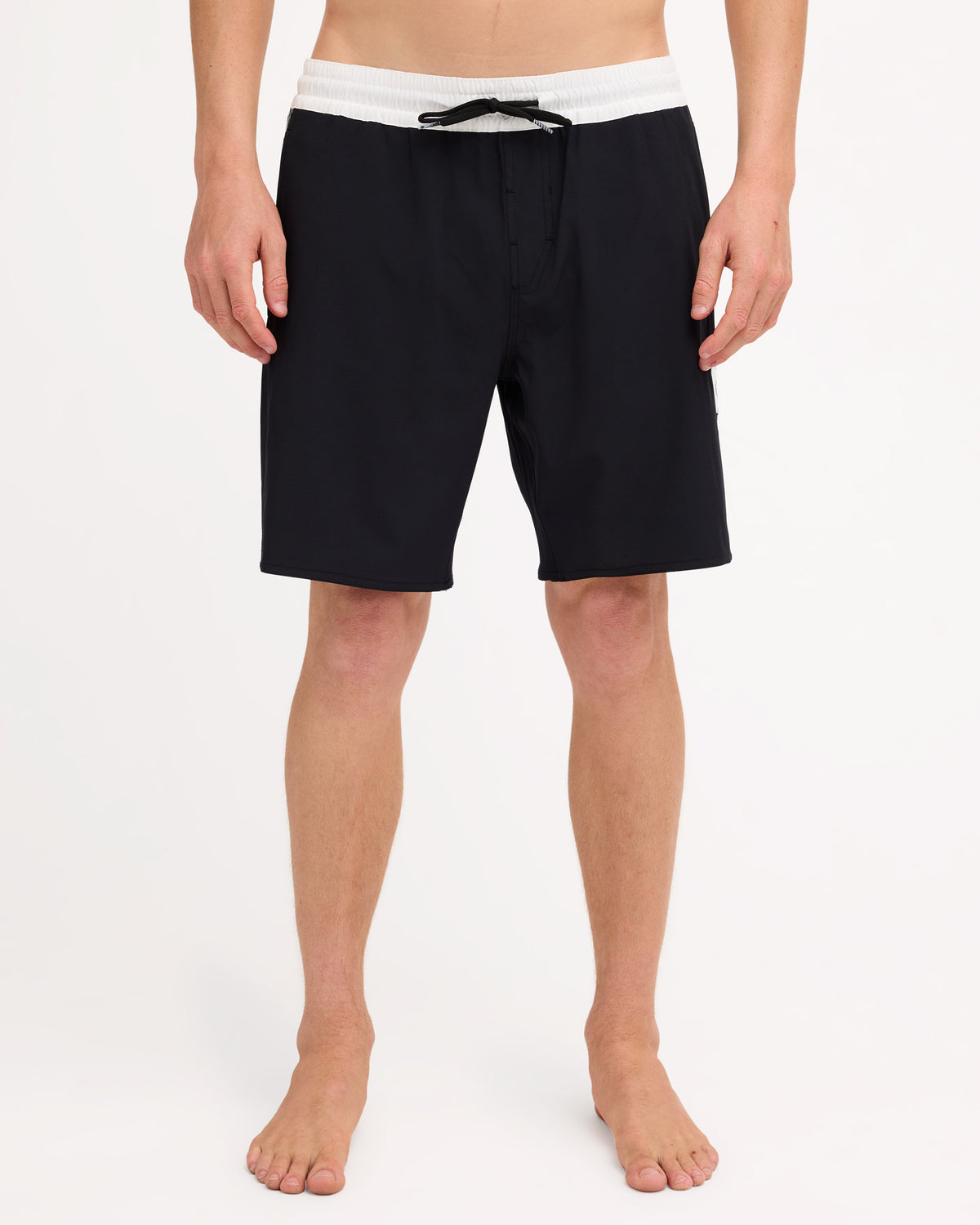 ucyjv03002_volcom_blk_frt1