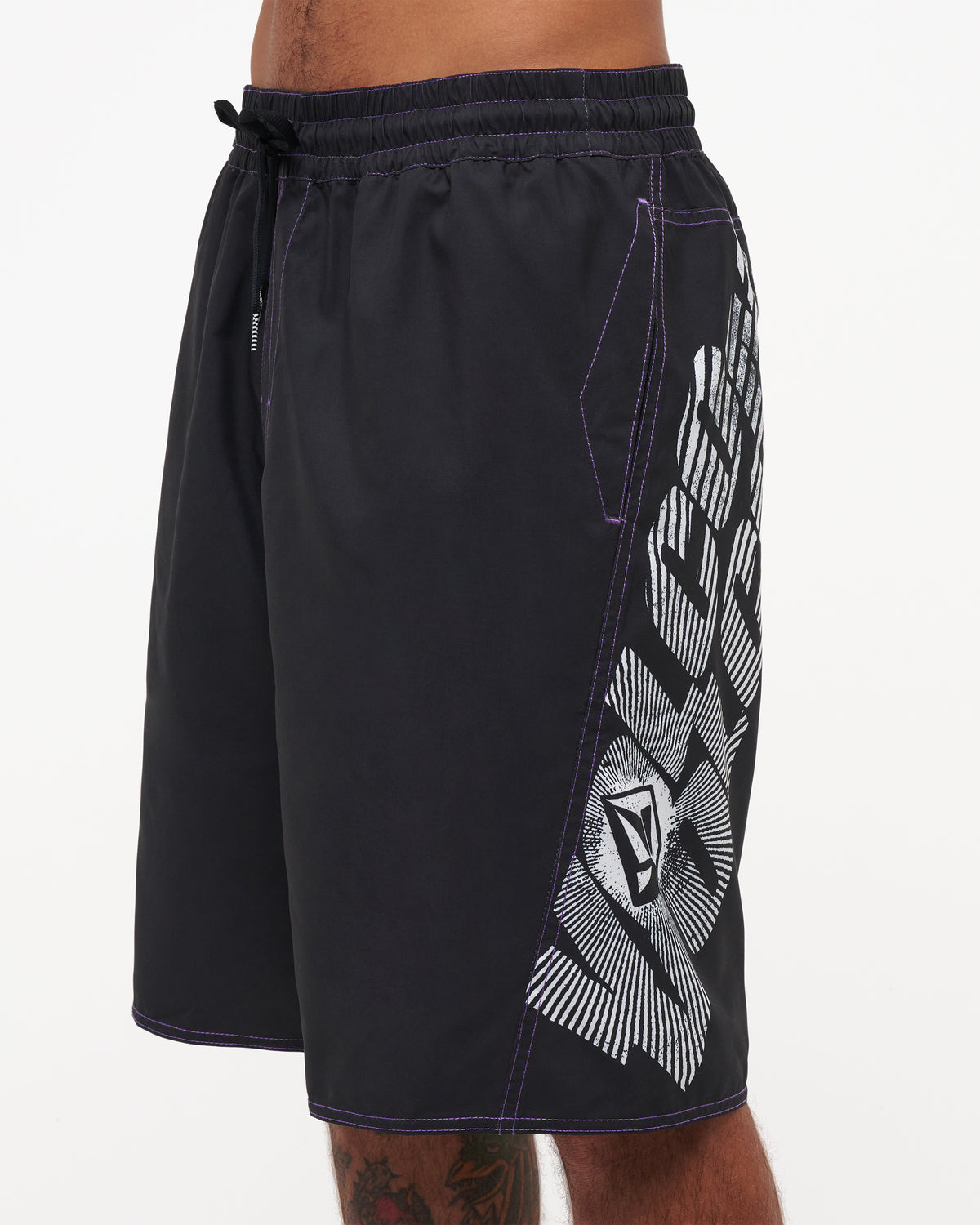ucyjv03006_volcom_blk_dtl2