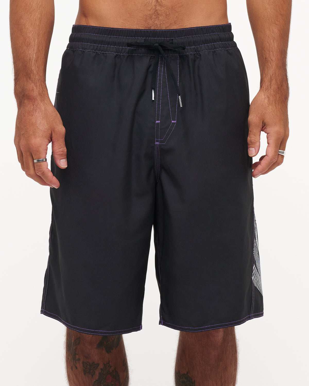 ucyjv03006_volcom_blk_frt6
