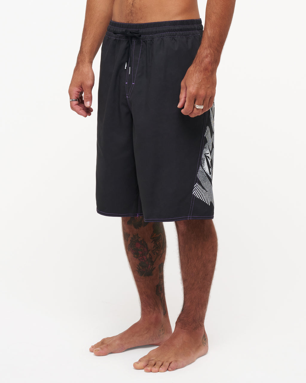 ucyjv03006_volcom_blk_sd1