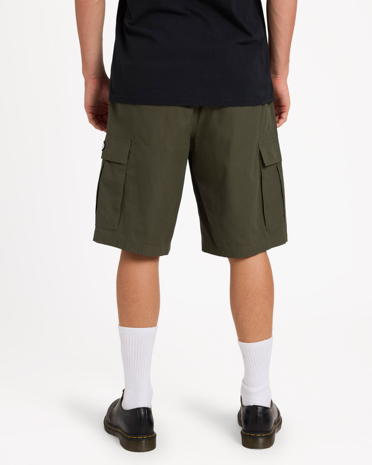 ucyws03002_volcom_sqd_bck1