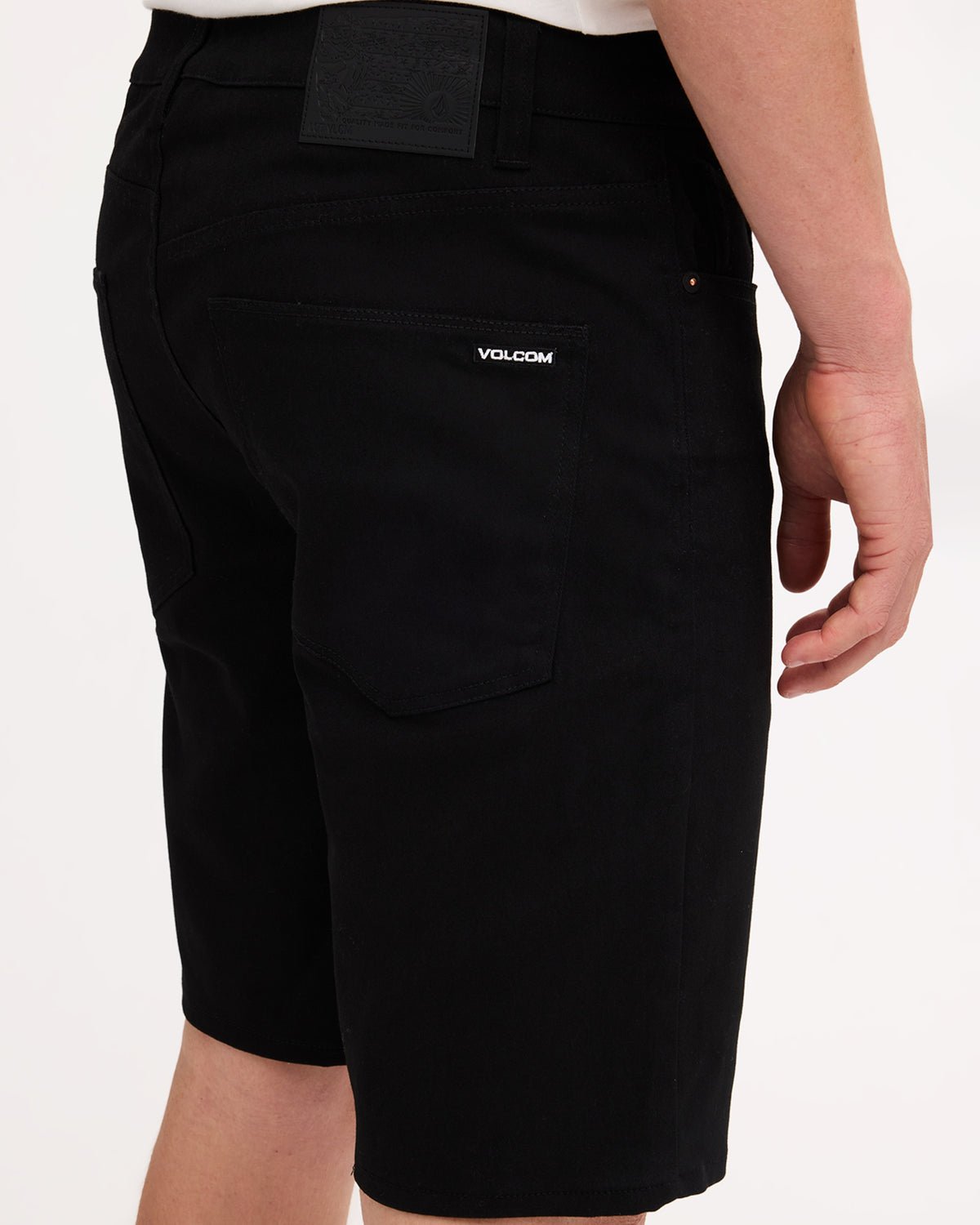 ucyws03005_volcom_blk_dtl1