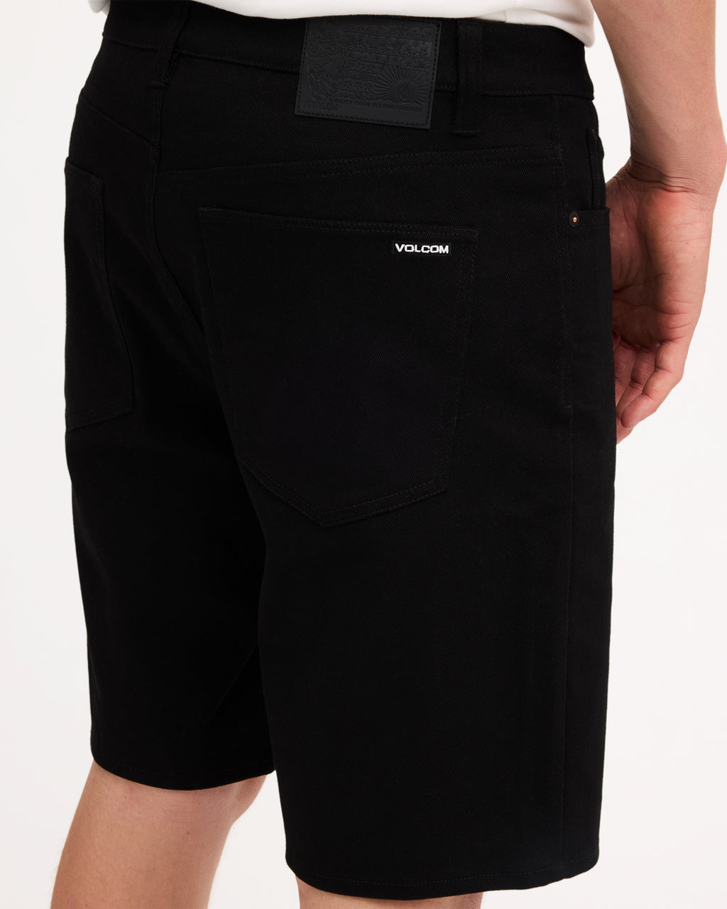 ucyws03006_volcom_blk_dtl1