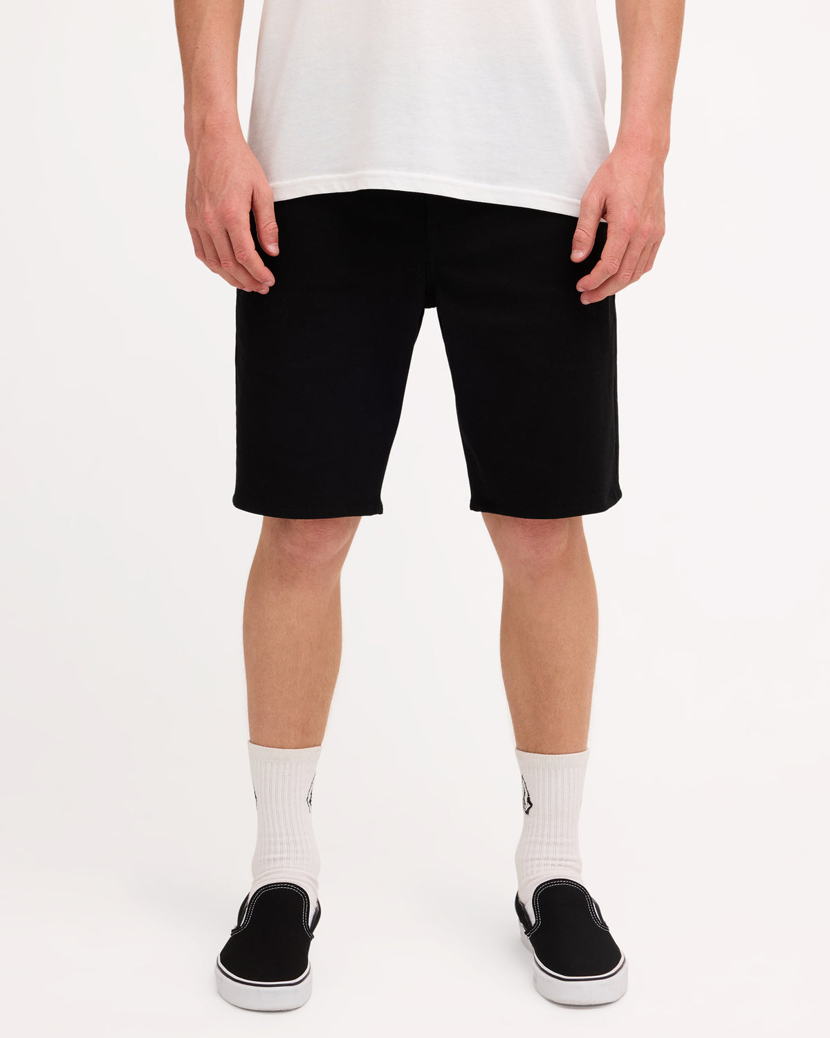 ucyws03006_volcom_blk_frt1