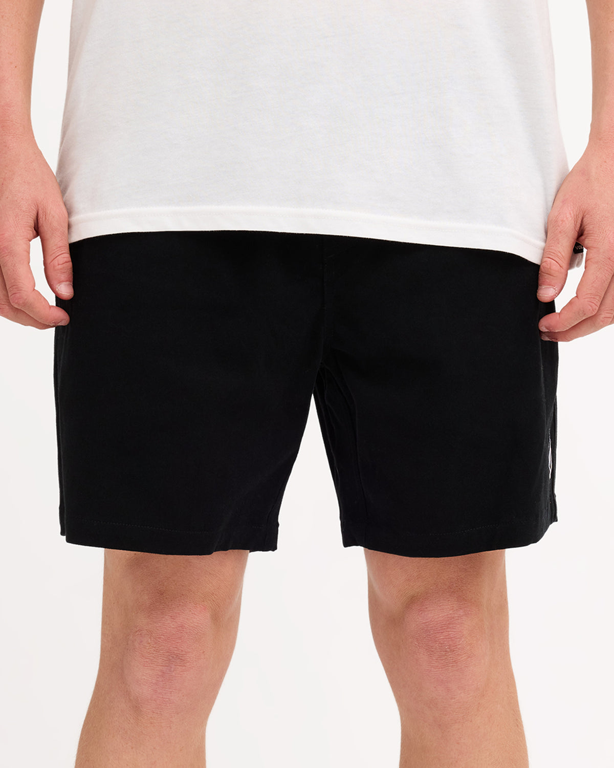 ucyws03008_volcom_blk_frt6