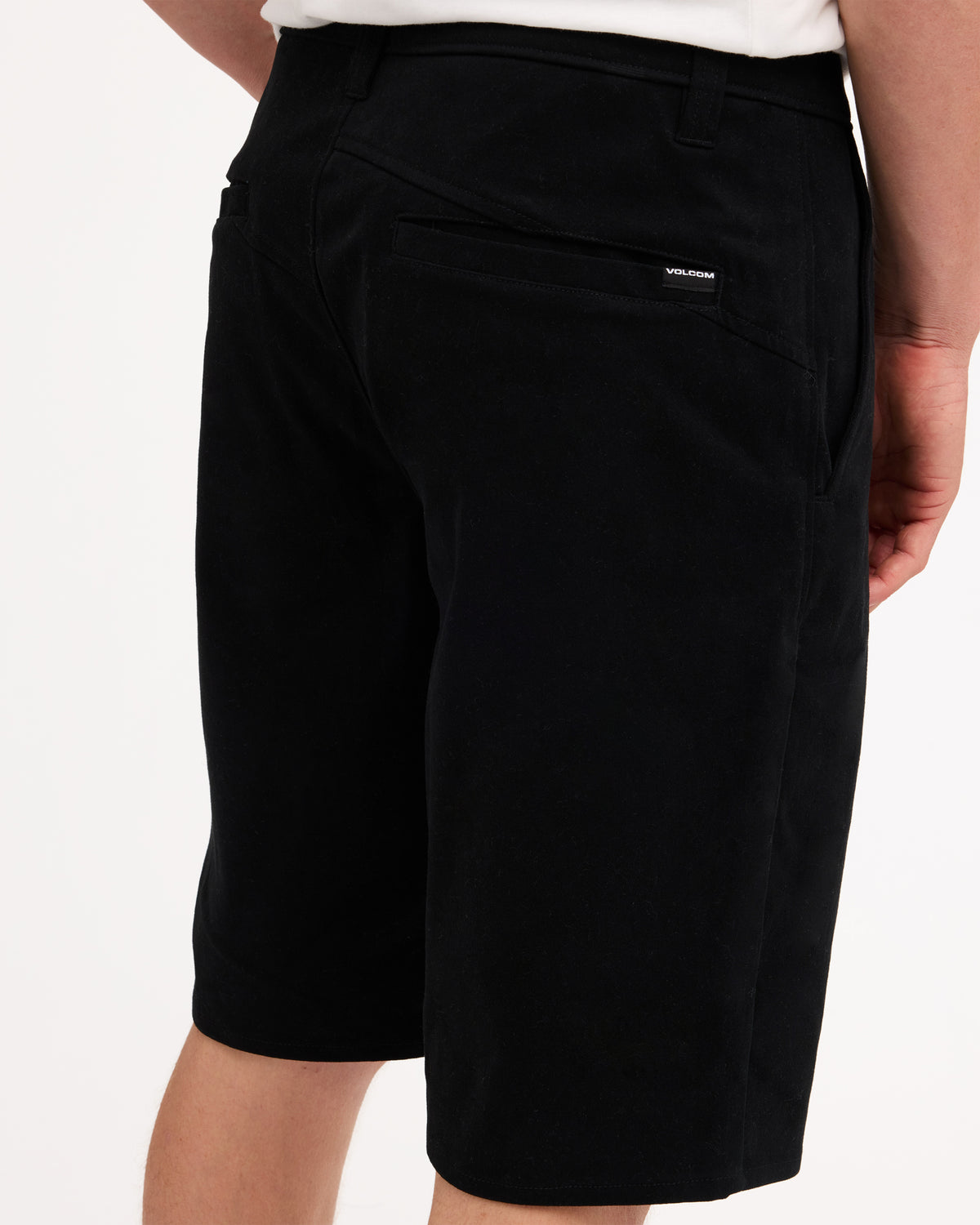 ucyws03009_volcom_blk_dtl1