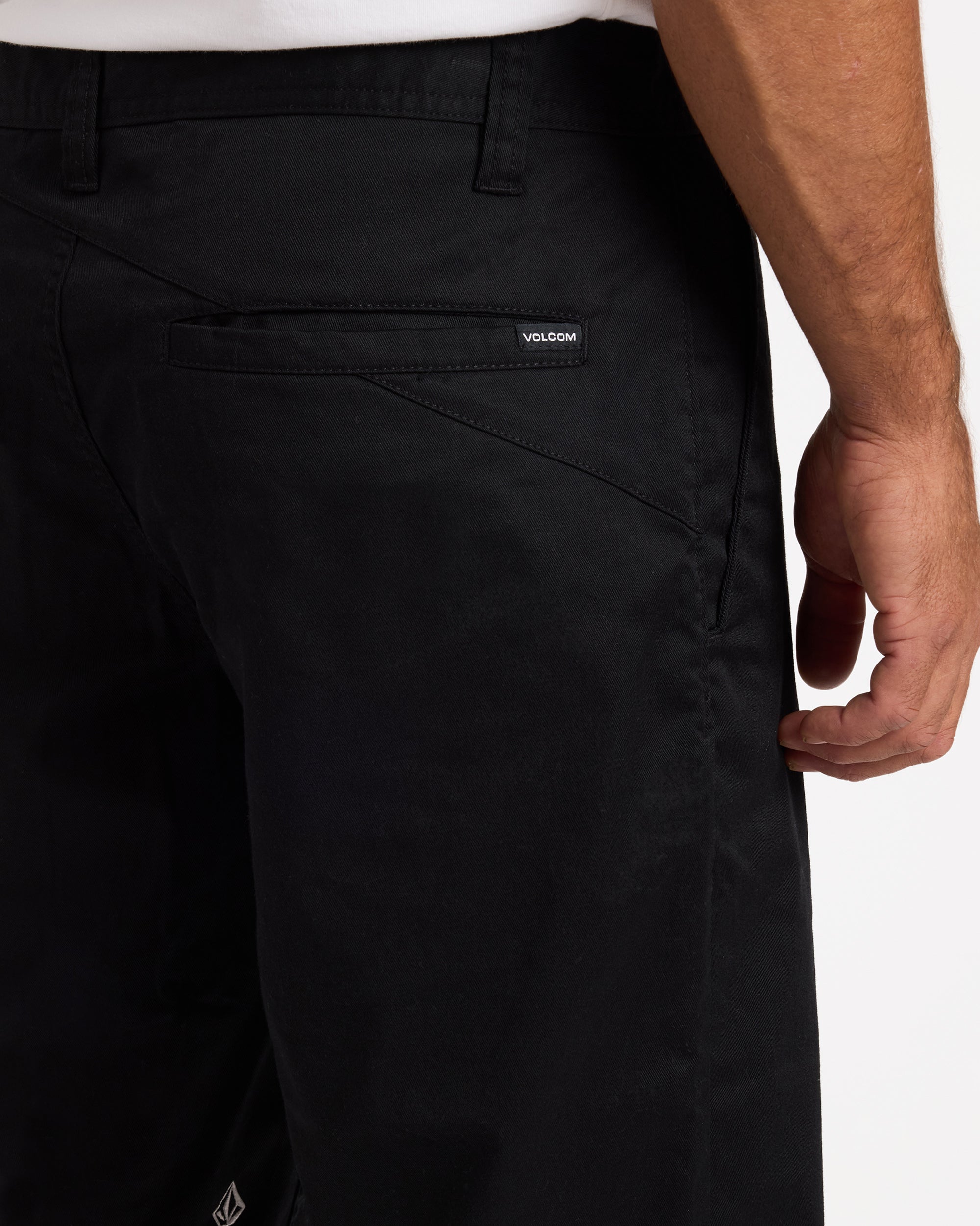 ucyws03017_volcom_blk_dtl1