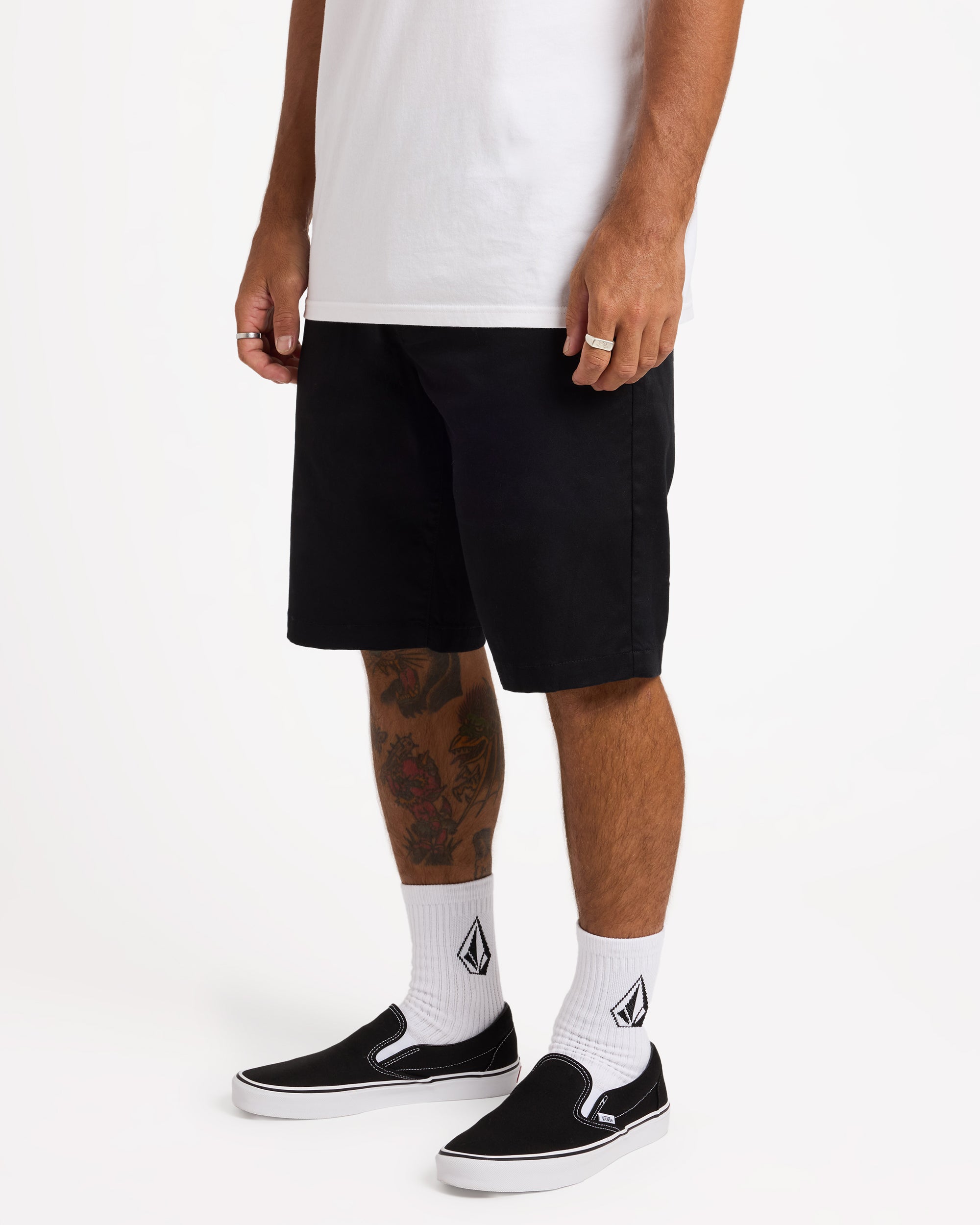 ucyws03017_volcom_blk_sd1