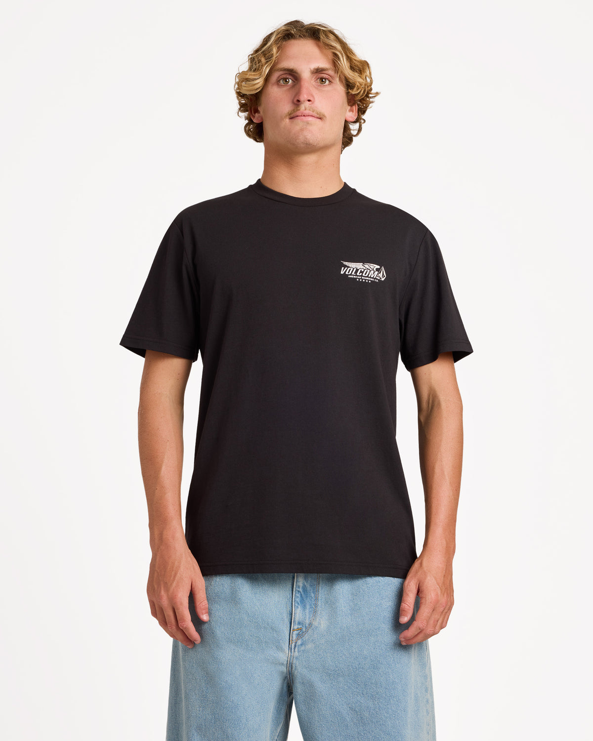 ucyzt03012_volcom_blk_frt1