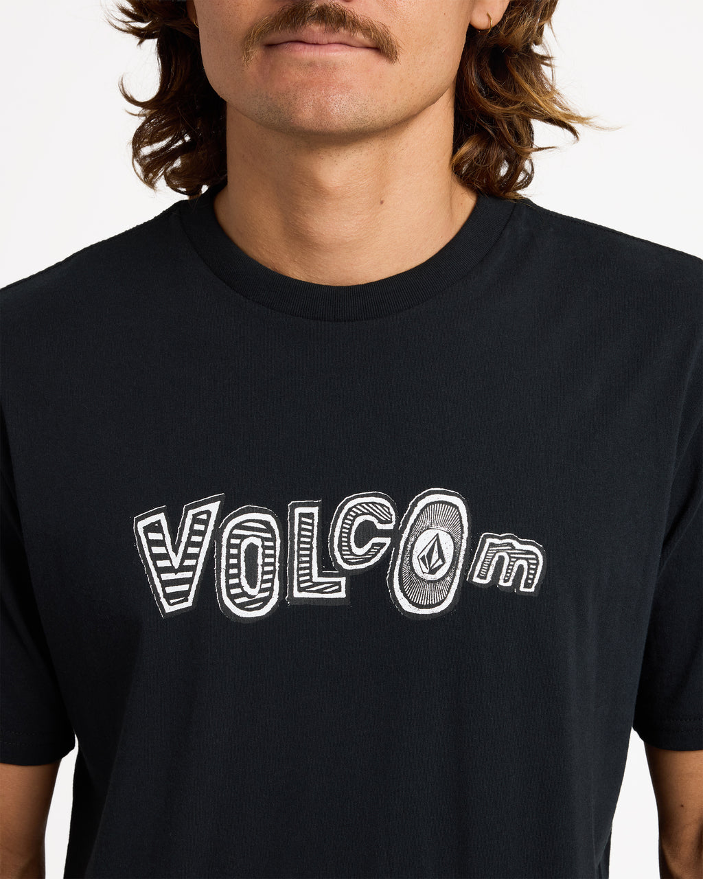 ucyzt03025_volcom_blk_dtl1