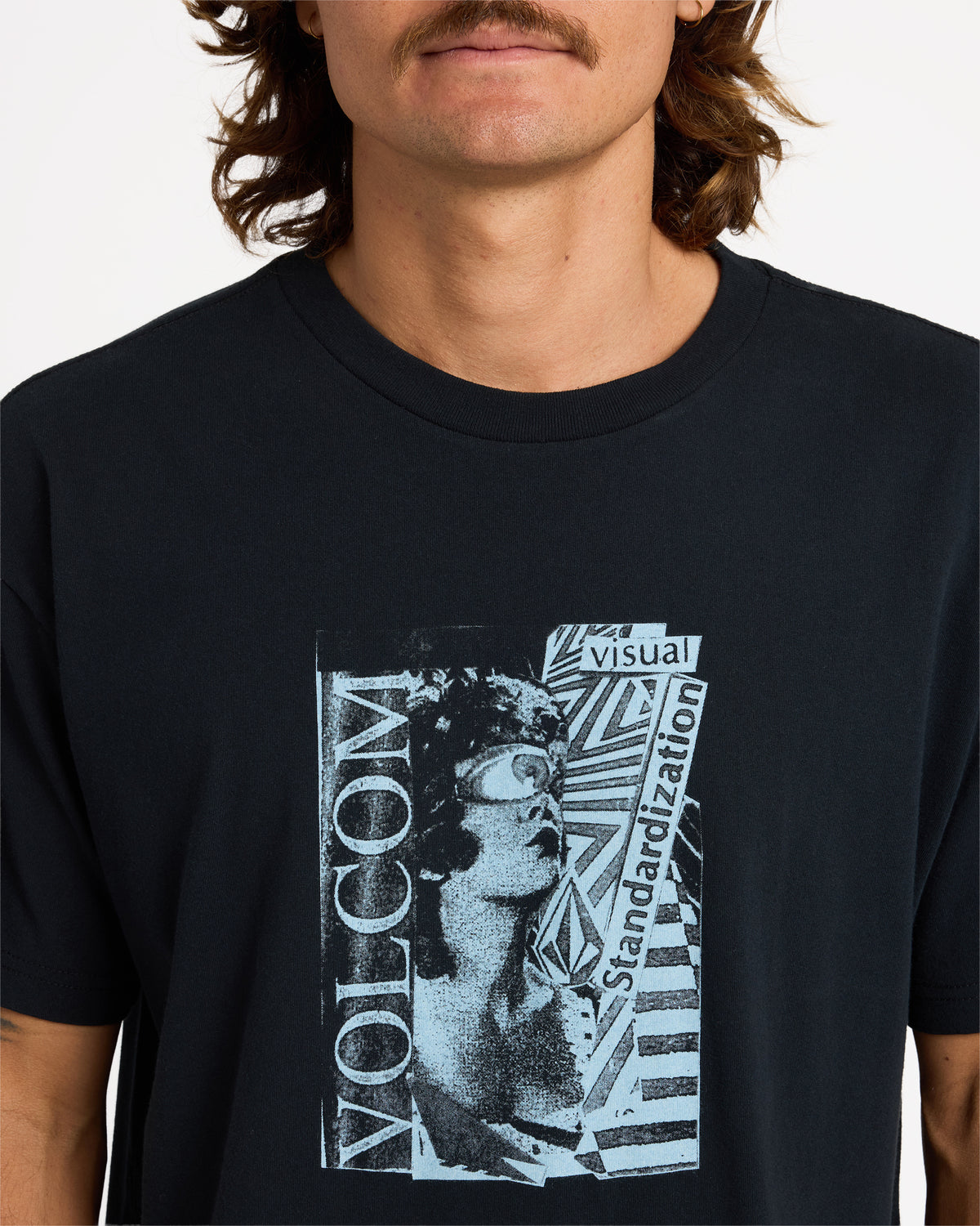 ucyzt03031_volcom_blk_dtl1