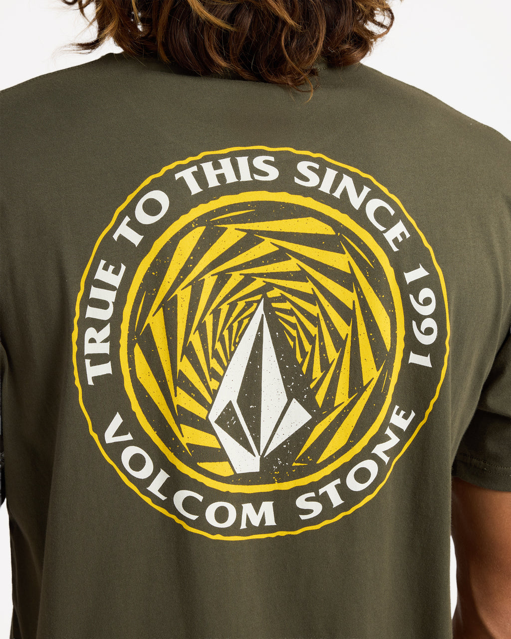 ucyzt03037_volcom_sqd_dtl1