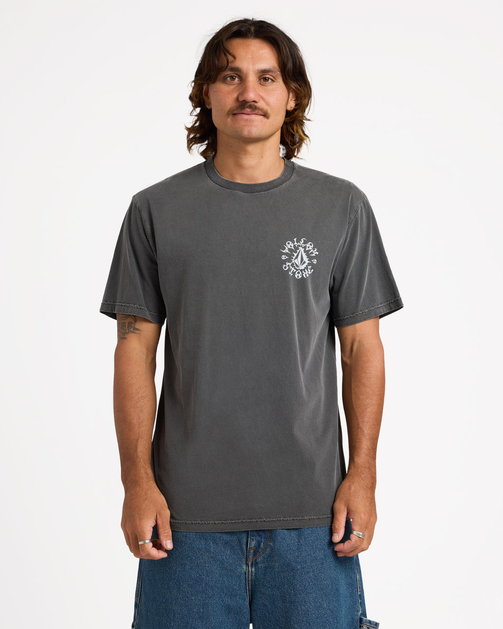 ucyzt03039_volcom_blk_frt1