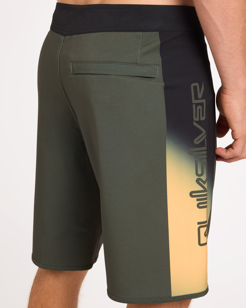 uqybs03129_quiksilver_cre0_dtl1