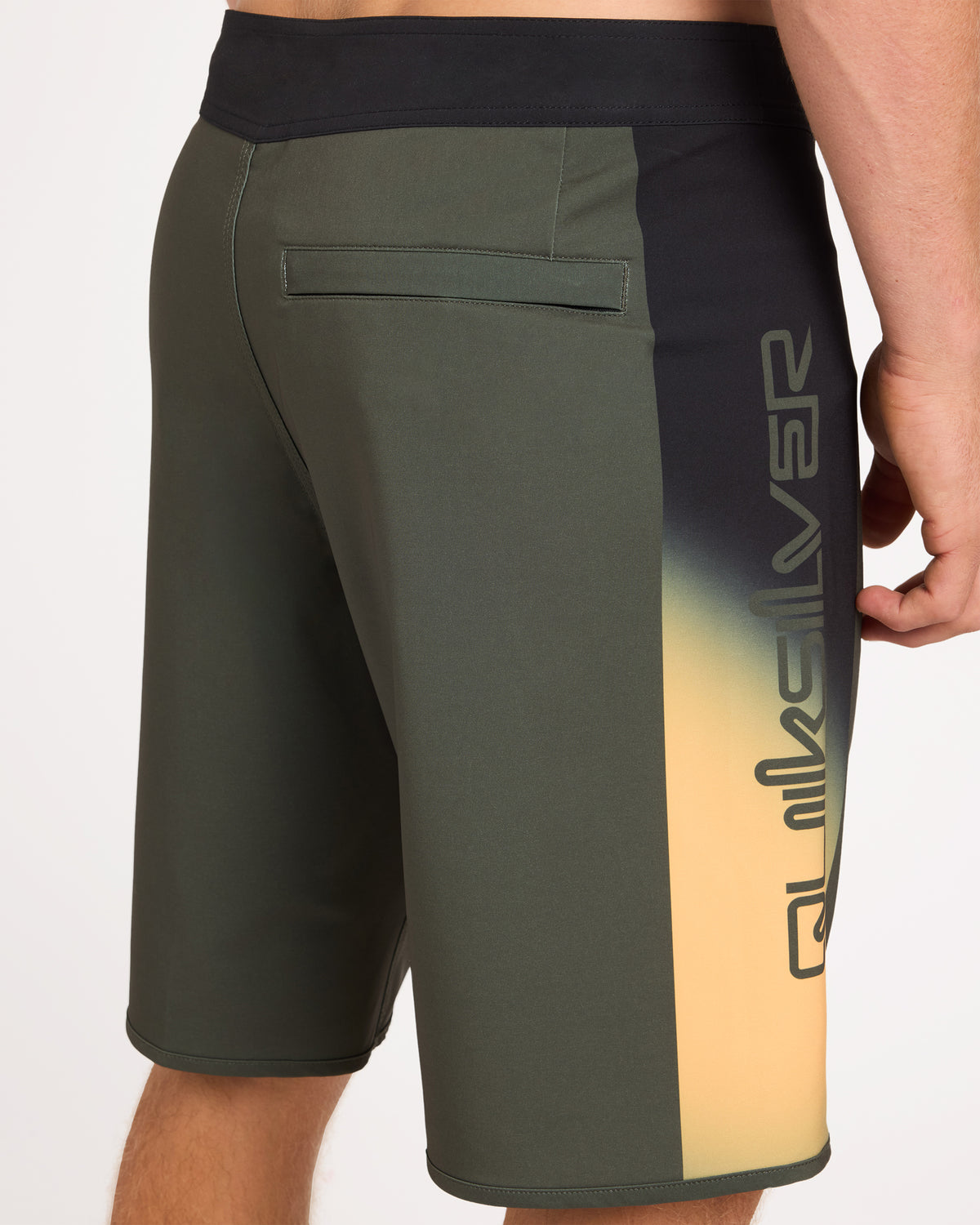 uqybs03129_quiksilver_cre0_dtl1