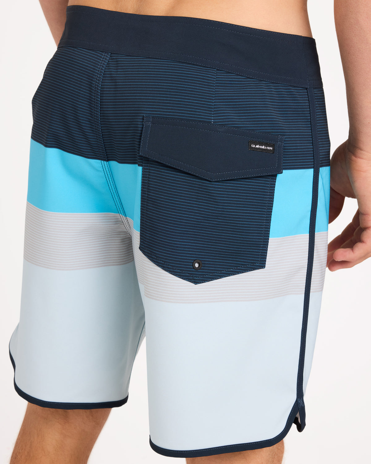 uqybs03135_quiksilver_nvy_dtl1