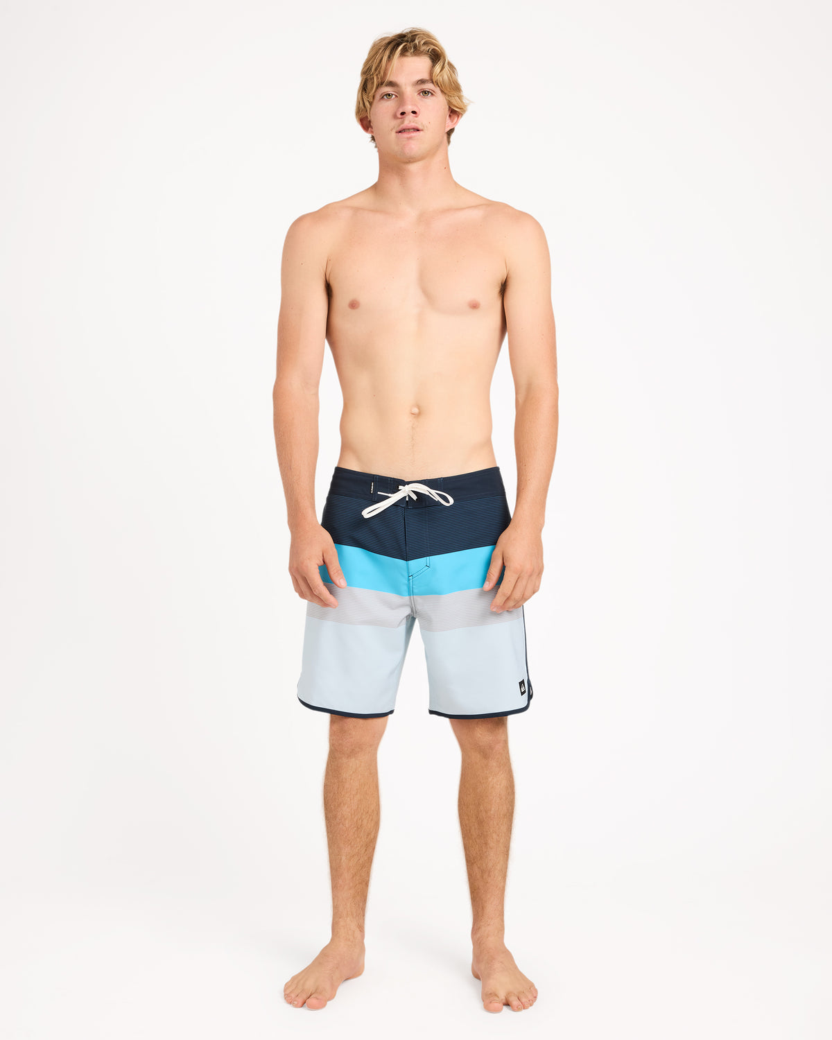 uqybs03135_quiksilver_nvy_frt9