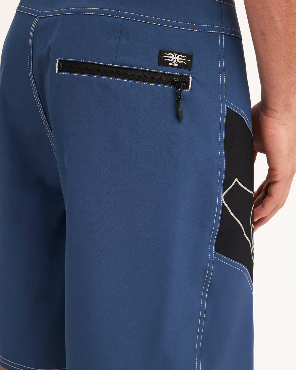 uqybs03177_quiksilver_brq0_dtl1