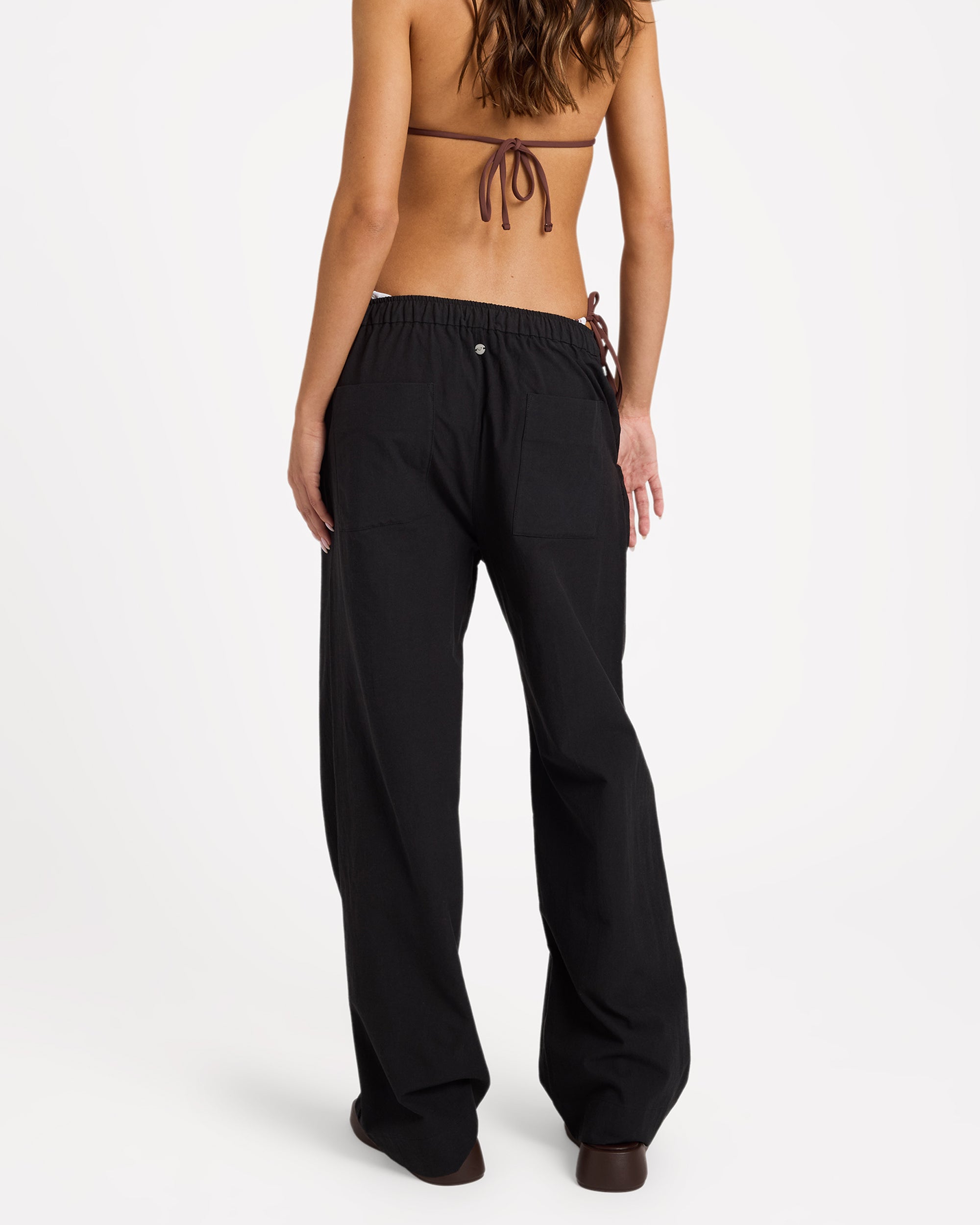 urjnp03079_roxy_blk_bck4
