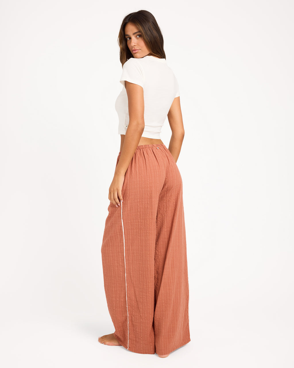 urjnp03088_roxy_cnn0_bck1