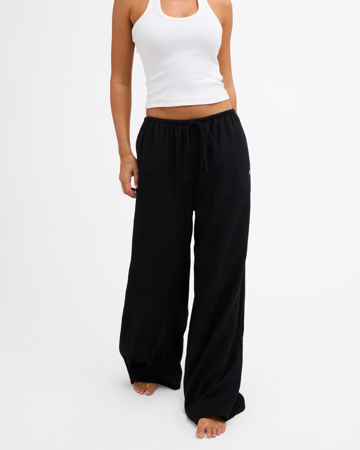urjnp03090_roxy_blk_frt4