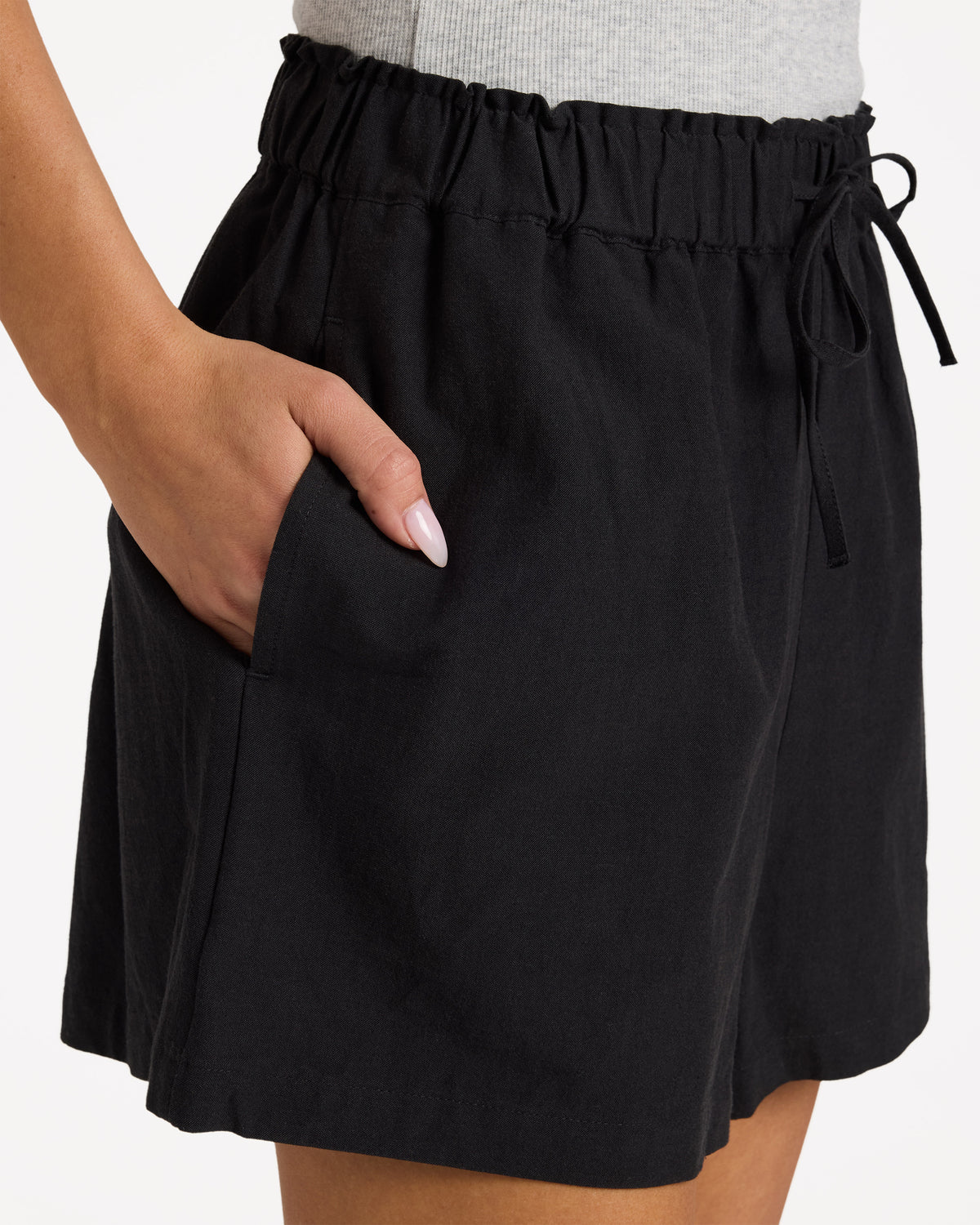 urjns03090_roxy_blk_dtl1