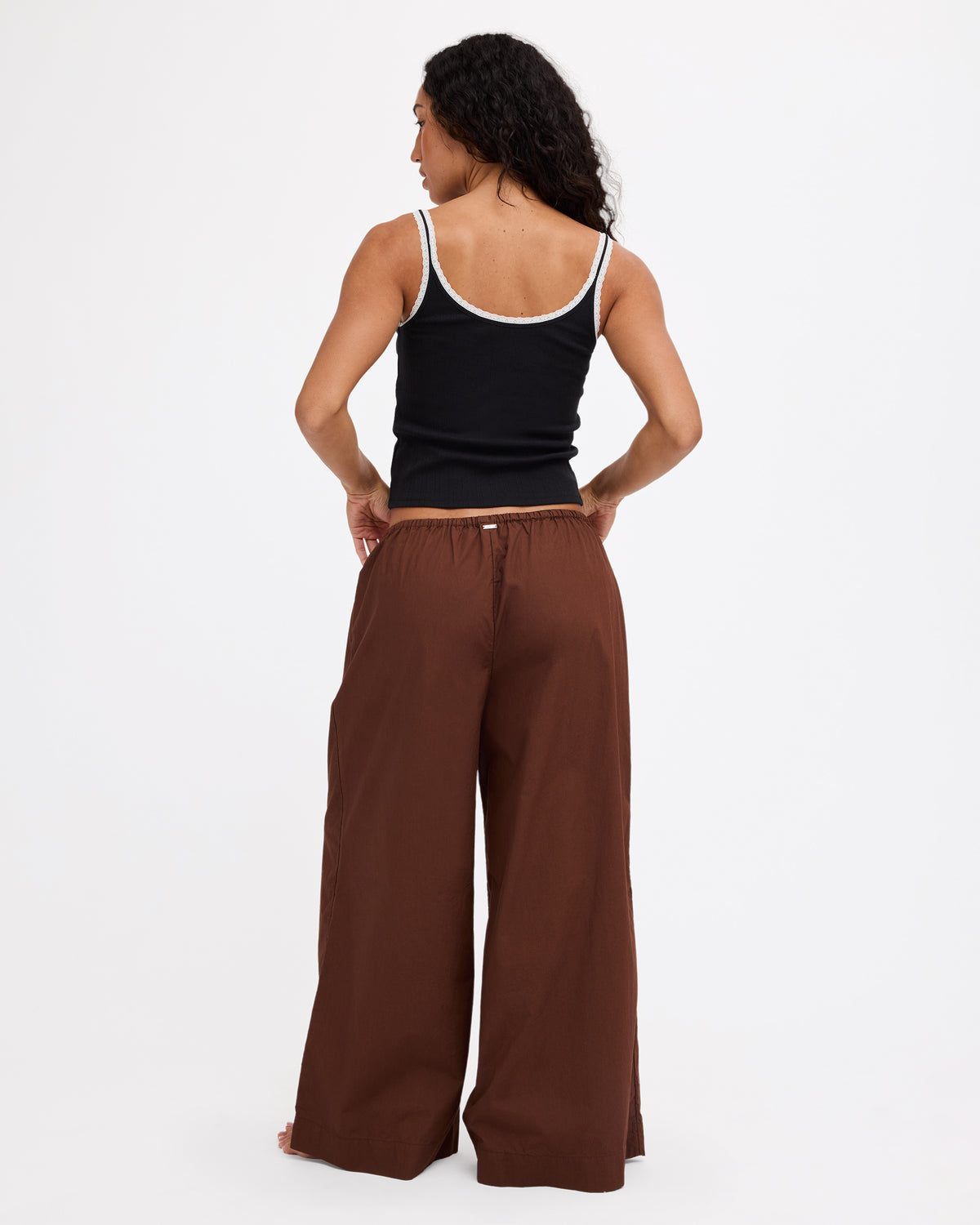 uvjnp00164_rvca_cho_bck1