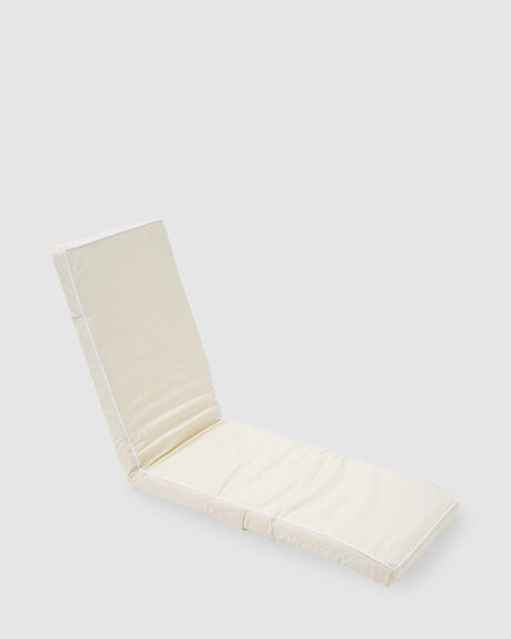 THE LOUNGER CHAIR SAND